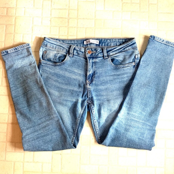 Zara Jeans - Light-wash  Size 6 - Picture 2 of 8